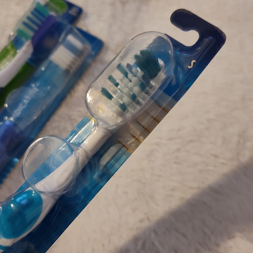 Oral-B Blue Toothbrush Set - Picture 4 of 6
